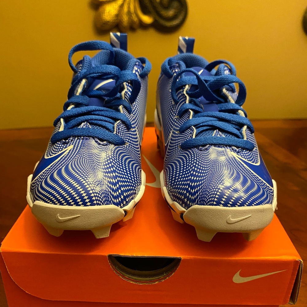 Football Cleats - Picture 3 of 6